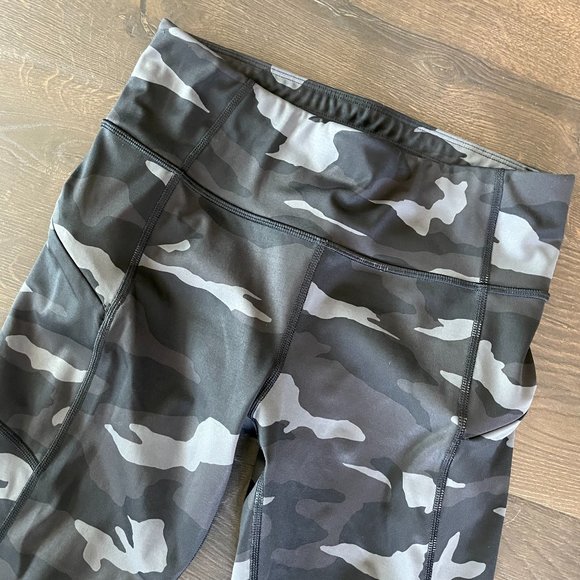 Athleta Pants - Athleta Camo Contender 7/8 Tight (ST)